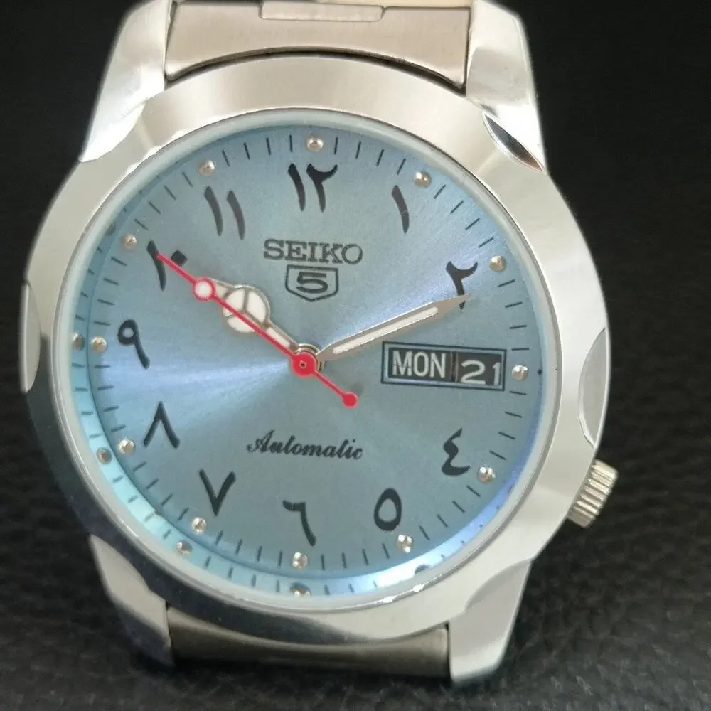 Vintage 1982 Seiko Automatic Mens Silver Watch W/daydate & Gold accents